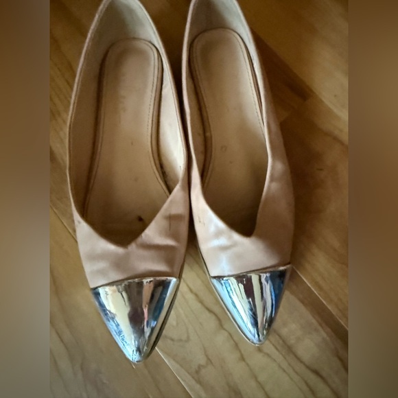 Lulus Metallic Pointed Toe Beige Flats -7.5 - Picture 2 of 5
